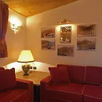 Garden Aparthotel 2*